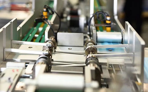 云顶集团全自动口罩生产流水线装备产能高自动化水平高稳固性好