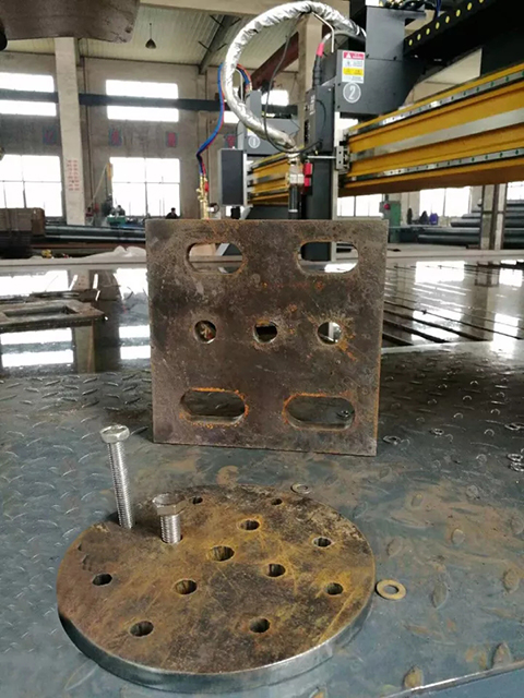 路灯生产厂家用云顶集团数控等离子切割机现场切割的工件