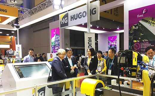 第二届进博会广东省茂名市常务副市长莅临云顶集团意大利CEA展位