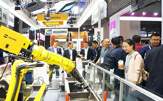 第二届进博会云顶集团意大利CEA展位机械人系统受到极大关注